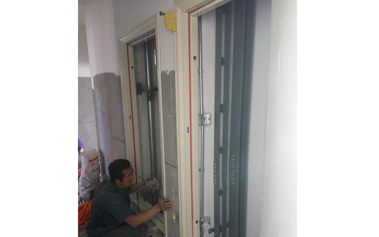 2016年6月28日傳媒學(xué)院防火門安裝動(dòng)態(tài)展示圖