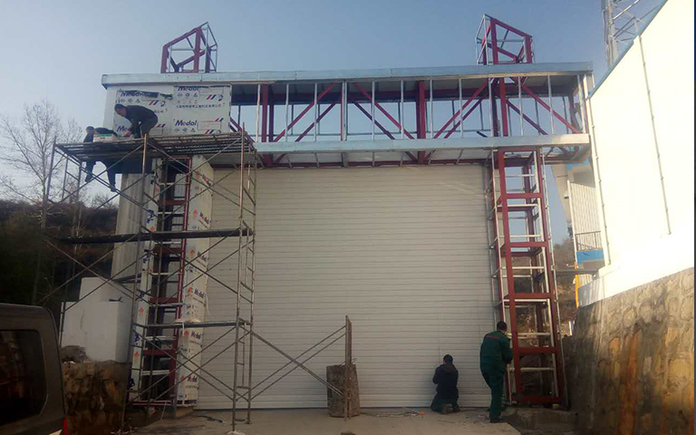 11月4日陽泉市舊街鄉(xiāng)陽窯村保安煤礦瓦斯電廠安裝卷簾門