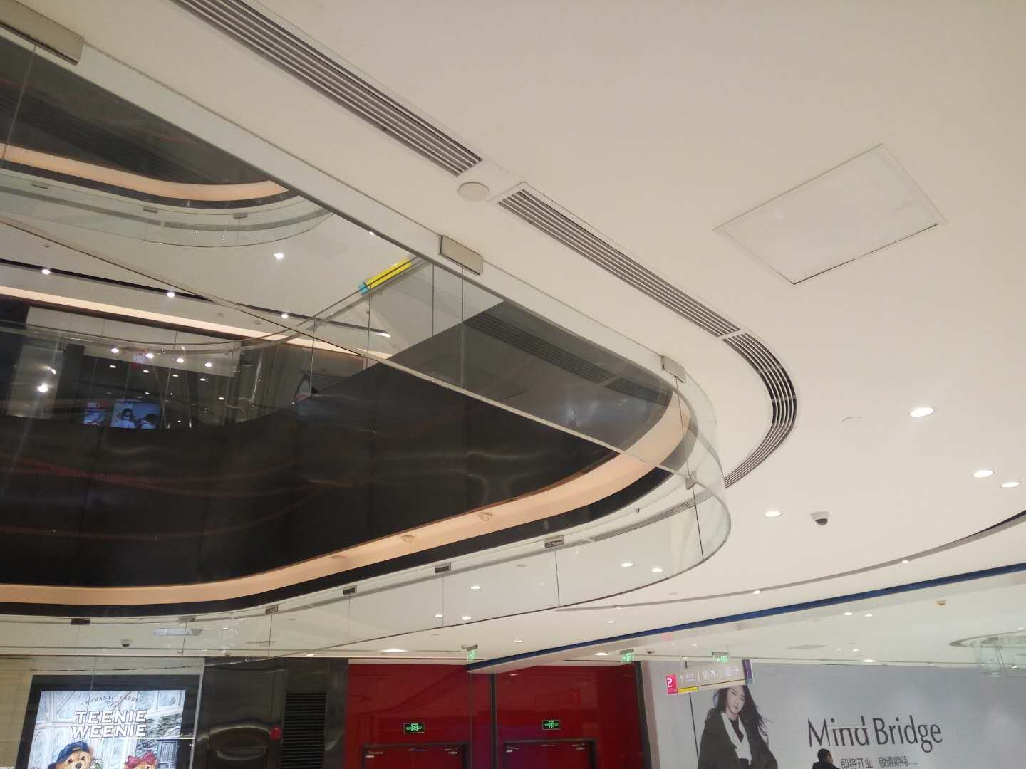 2017年11月23日華宇工地擋煙垂壁順利完工！